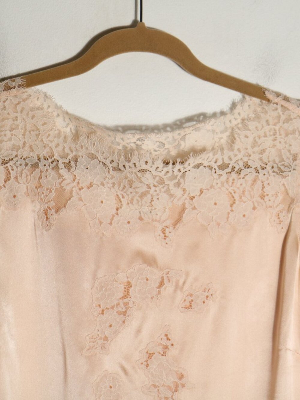 Doen Blush Pink Satin Lace Trim Sleeveless Top - Picture 3 of 8